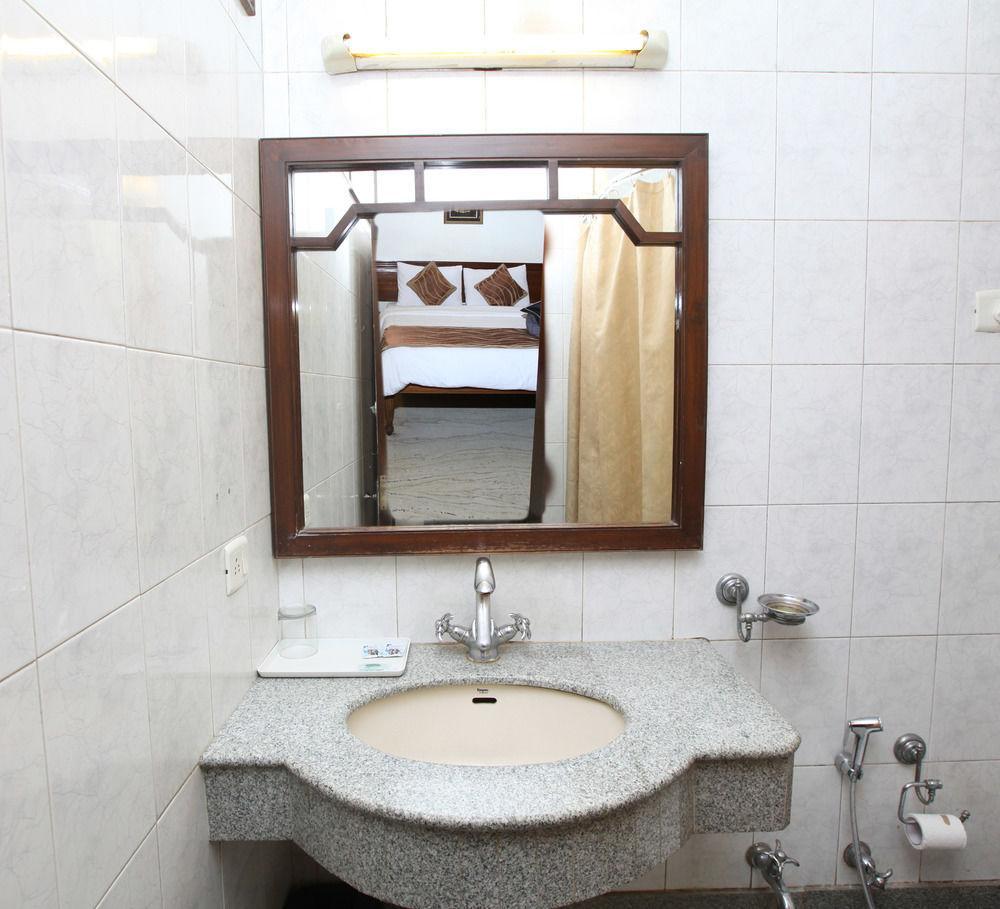 Fabhotel Lord Inn New Delhi Exteriör bild